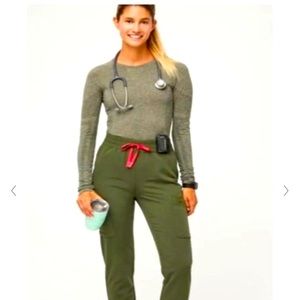 Figs salta performance long sleeve underscrub Dark olive 💚